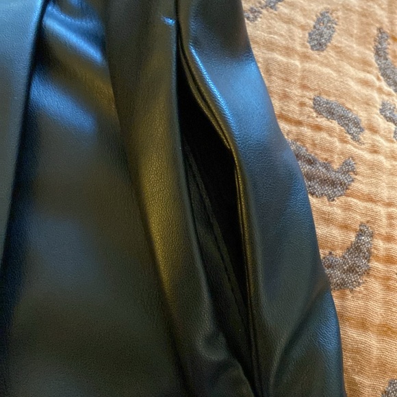 Zara FAUX LEATHER PLEATED SHORTS WITH POCKETS - Picture 7 of 8